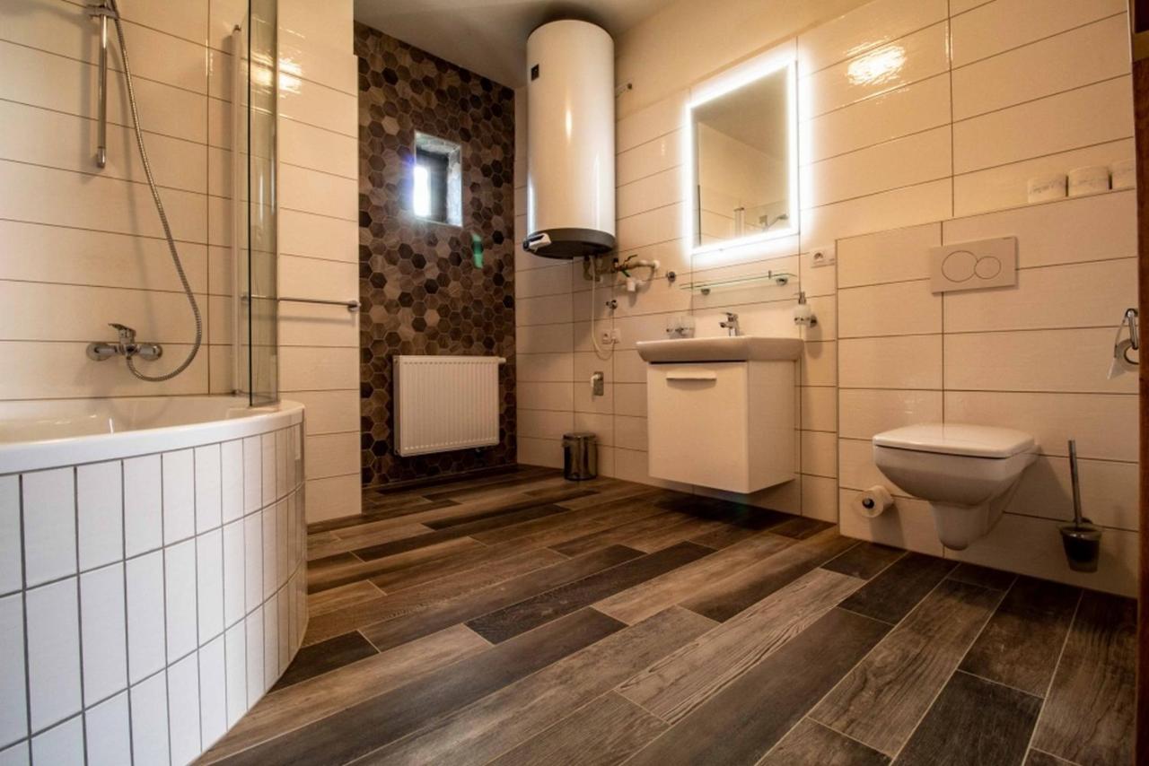 Residence Tvrz Skocice Luaran gambar